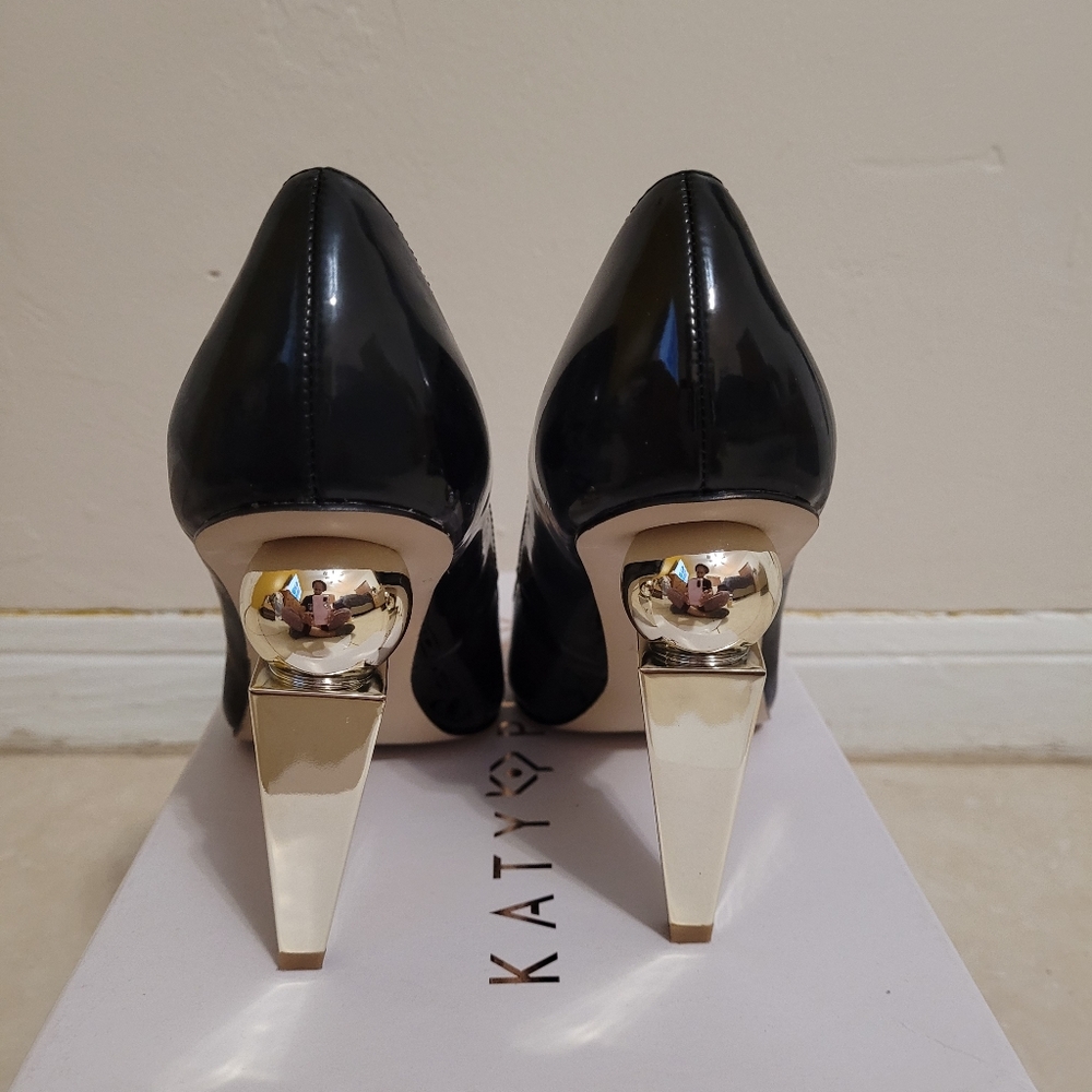 Shoes - Picture 3 of 7